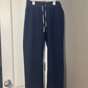 Figs Women’s Livingston Scrub Pants in Navy Blue